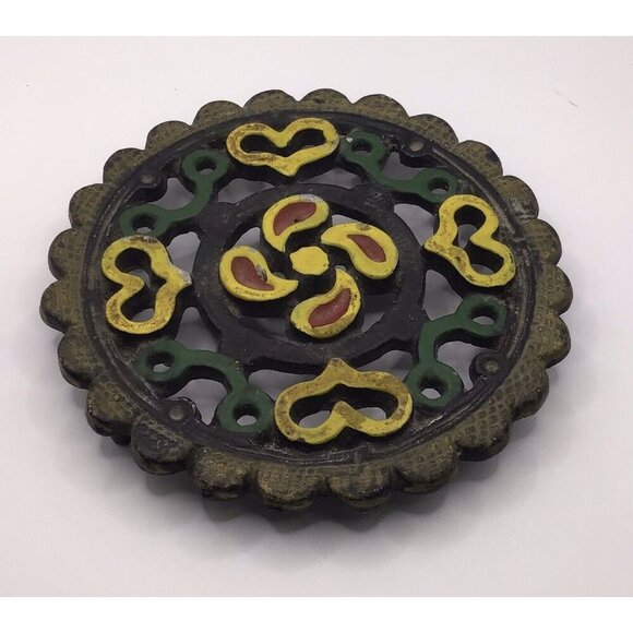 Vintage cast iron trivet with hearts. - Picture 1 of 2